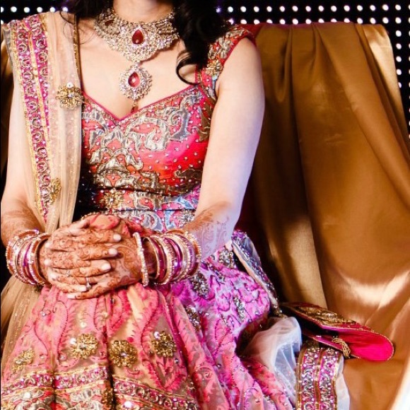 Stunning Lehenga, Jewelry & Accessories - Picture 2 of 15